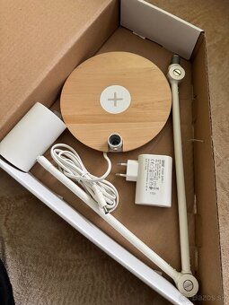 Stolna lampa s bezdrôtovou nabíjačkou - 3