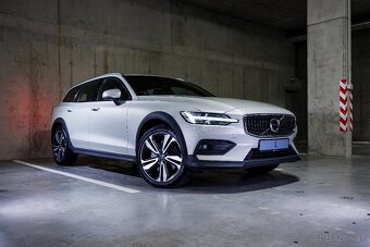 Volvo V60 CC AWD D4 diesel, ťažné, kamera, odpočet DPH - 3