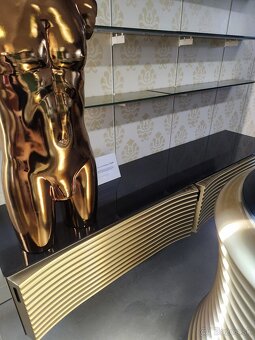 Luxusná pultová zostava do predajne v zlato-čiernej kombinác - 3