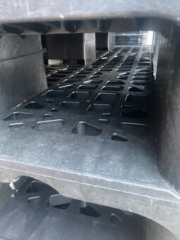 Palety , plastové , drevené a sudy - 3