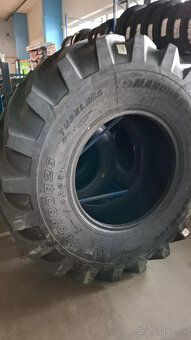 Pneumatiky na traktorbager - 3