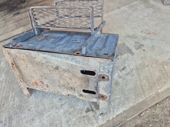 Zetor skrinka batérie schodíky - 3