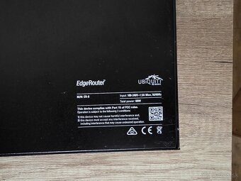 EdgeRouter ER-8 - 3