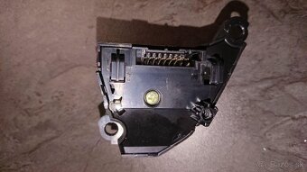 Predam spinace ovl. na volante pre Hyundai ix20 s hands free - 3