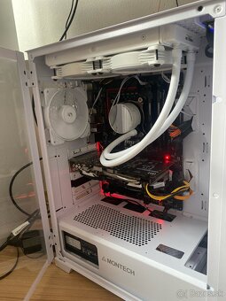 Predám PC RX 570 8 GB Vram-i5 7500 vodné chladenie - 3