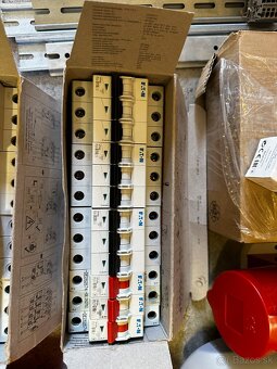 Prodám -Různé elektro, pojistky, kab. chrániče, žárovky - 3