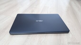 ASUS Vivobook 17 - 3