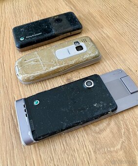 staré mobily, NOKIA, SONY ERICSSON, SAMSUNG, MOTOROLA - 3