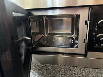 Elegantná vstavaná mikrovlnná rúra Electrolux - 3