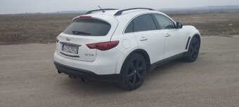 Infiniti QX70 S prémium - 3