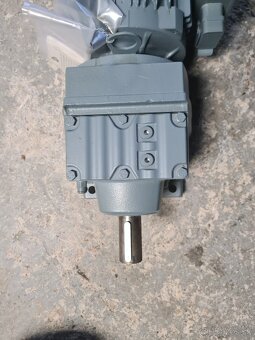 Predám novú priamu prevodovku SEW a el.motor 1,1kW - 3