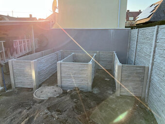 vyvysene ZAHONY, kvetinace a betonove stlpiky - 3