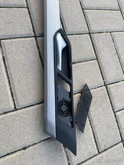 Dekorova lišta vodičových dverí passat b8 - 3