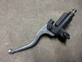 Peugeot Metropolis 400i. Pravá brzdová pumpa. od 2013 - 3