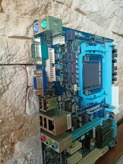 Doska GIGABYTE M68MT-S2, socket AM3+, podpora AMD FX - 3