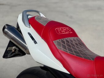 Suzuki GSR600 - 3