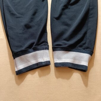 NIKE čierne športové teplákové nohavice tepláky joggers S - 3