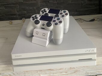 PS4 Pro 1Tb + Hry - 3