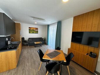 Exkluzívna príležitosť: Predaj priestranného apartmánu v Mal - 3