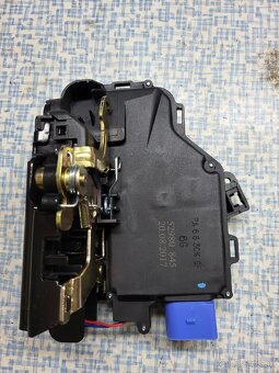 Zamok dveri (novy)PP vw golf 5 - 3