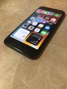 iPhone 8 / 128GB Black Pekný stav - 3