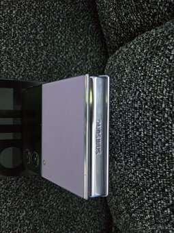 Samsung galaxy z flip4 - 3