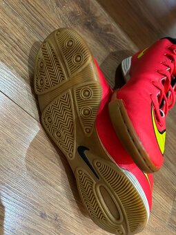 HALOVÁ FUTBALOVÁ OBUV Nike Mercurial - 3