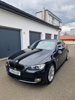 BMW e92 320i coupe manuál - 3