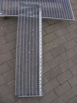 Schodiskový stupeň 1000x270mm 30x2 33x11 - 3