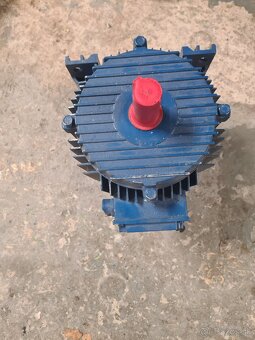 Predám nový nepoužitý pätkový el.motor 3kW 2900ot - 3
