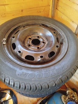 darujem pneumatiky na diskoch 185/60 R14 - 3