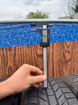 215/60R17 - 3