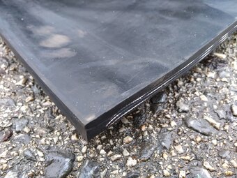 Predám hrubú gumenú podlahu vhodnú do fitka - 3