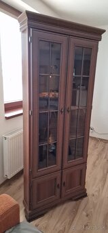 Predám rohovú vytrínu plus stolik pod televízor - 3