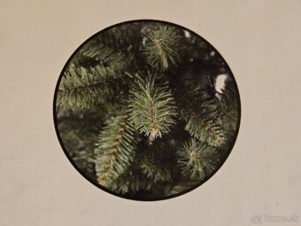 Predám umelý vianočný stromček, ako nový 180 cm, šírka 75 cm - 3