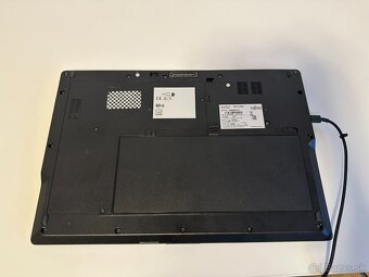 Fujitsu E559 / i5-8265U / 8GB RAM / 512GB SSD / Win 11 - 3