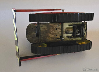 Mechanický Pásak buldozér KDN - 3