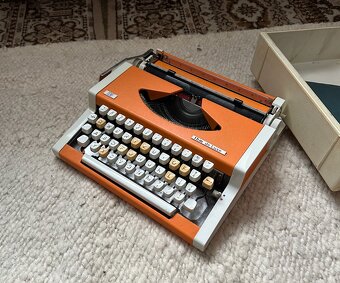 Retro Oranžový Písací Stroj UNIS tbm de Luxe - 3