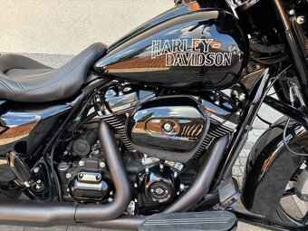 Harley Street Glide - 3