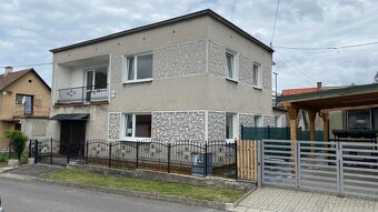 Priestranný 5-izbový rodinný dom s garážou v tichej lokalite - 3