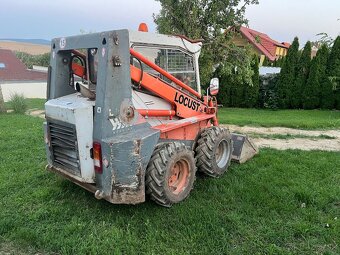 Smykovy nakladac locust 752 - 3