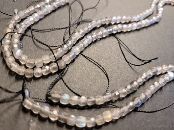 Prírodné labradoritové korálky - 3