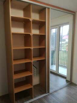 Predam satnikovu skrinu so zatahovacimi zrkadlovymi dverami - 3