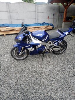 Yamaha R1 - 3