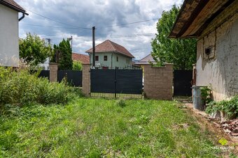 KRÁSNY POZEMOK SO STARŠÍM RODINNÝM DOMOM - POLUVSIE - 3