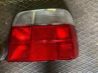 Predám zadné svetlá na BMW e36 COMPACT - 3