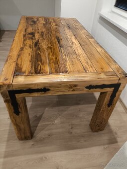 Masívny jedálenský stôl z borovice - 3