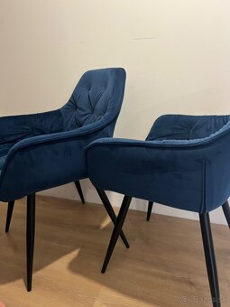 Dve modre stolicky - 3