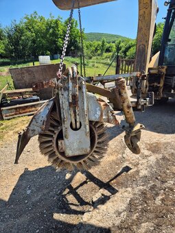 Multicar M25 zametacia metla - 3