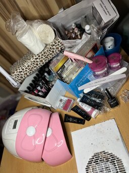 Manikersky stol + prislusenstvo - 3